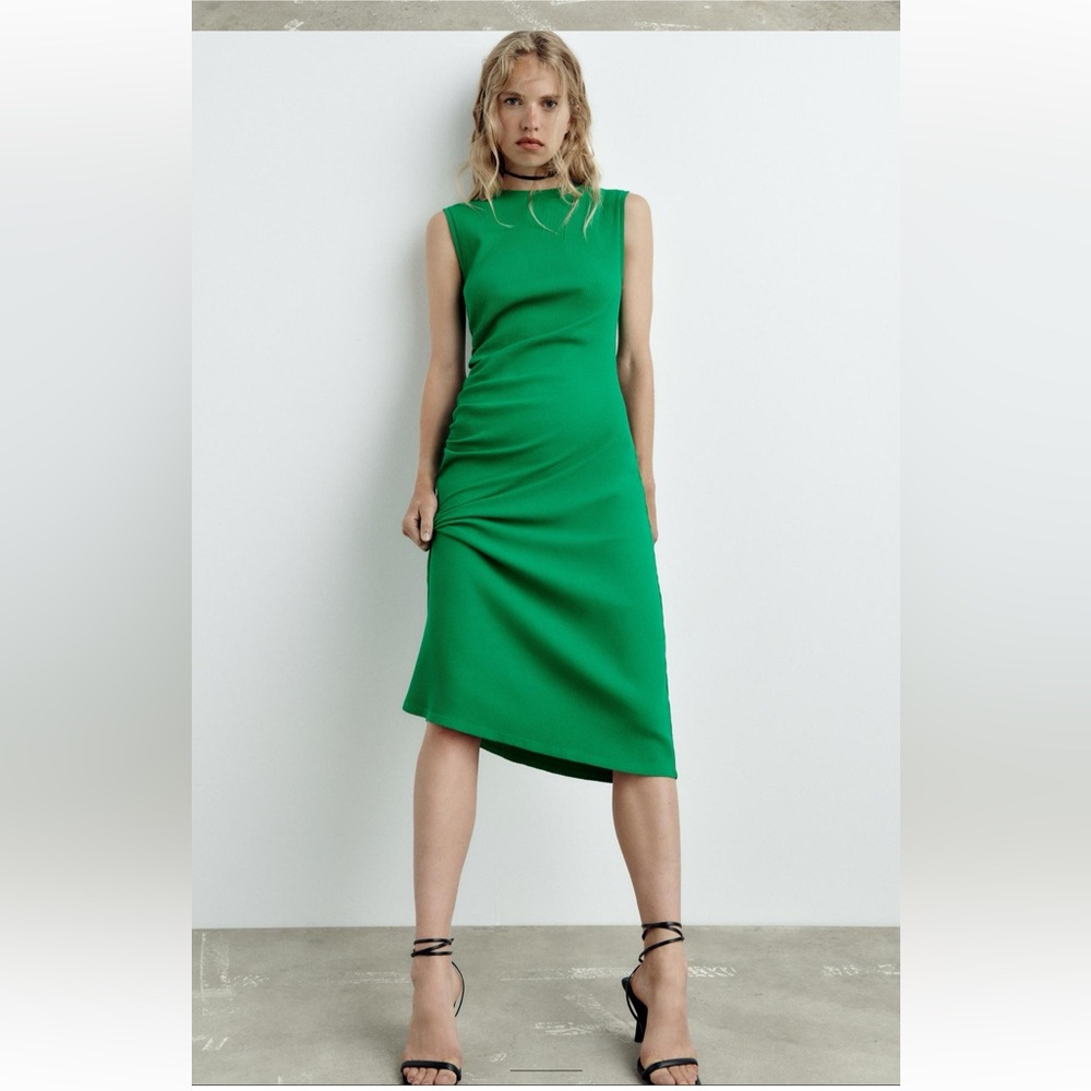 ZARA Ruched Ribbed Dress in Green - Picture 4 of 9
